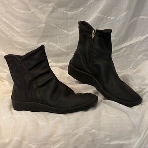Arcopedico Paluma Booties